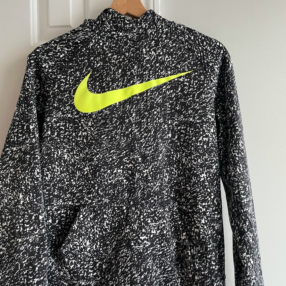 Dri-fit Nike youth XL Pullover Neon Swoosh hoodie